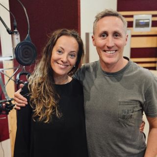 Kto bude krstným otcom našej najnovšej knižky? Nikto iný, ako @sajfa , ktorý si v nej zahrál aj niekoľko postáv! 🐰🦫🦡🐝 Krst...