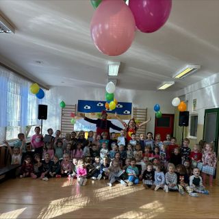 Včera sme boli robiť radosť detičkám hneď v dvoch škôlkach! 😱😆 Takto boli Spievanka a Mravec Tomec v MŠ Ernesta Rotha v...