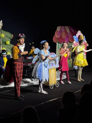 Takto sme sa pripravovali na dnešnú PREMIÉRU!!! 😮❤️🎶🌟 Už tento víkend ideme s našim úplne novým vianočným programom za...